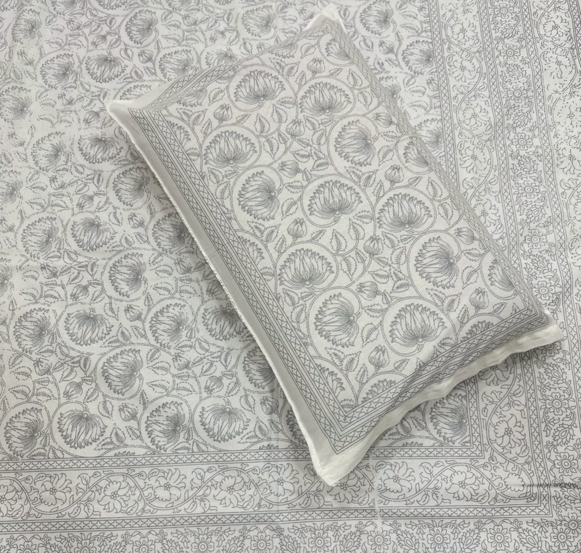 Elegant Silver Bloom Pure Cotton King Size Bedsheet Set JUTONWeaves